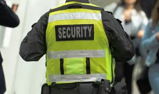 Работа за охранители: търсени умения и сигурен избор на работодател със Zaplata.bg