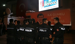 В Истанбул задържаха 15 кюрди в операция срещу ПКК
