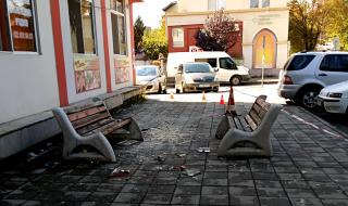 Фасада на поликлиника в Казанлък се срути върху гражданин