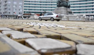 Пренареждат отново жълтите павета в центъра на София