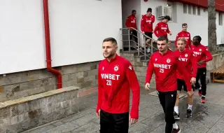 Българи сменят двамата наказани от ЦСКА в дербито