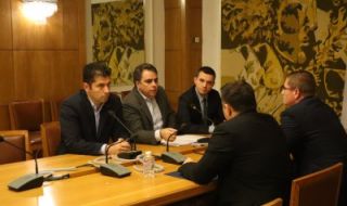 ПП и "Възраждане" разговаряха 10 минути за бюджета