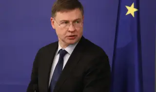 Еврокомисар Валдис Домбровскис: Еврото е щит срещу руската агресия, а България ще е по-богата и силна