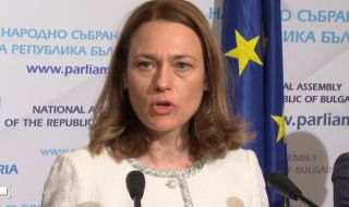 Ива Митева: Кое приехме от първи ден, което да не е противоконституционно? Мачкаме законите ежедневно 