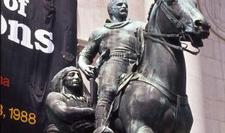 Събарят паметника на Рузвелт в Ню Йорк