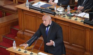 Вижте как премиерът Борисов се бори със скуката в Народното събрание (ВИДЕО)