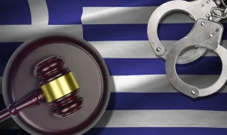 Гърция разкри данъчна измама за близо 25 млн. евро във верига за пици