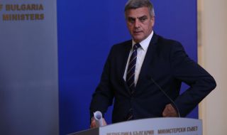 Стефан Янев: Грешките ще срутят кабинета на Петков