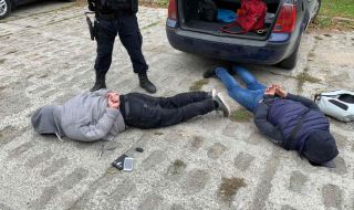 В Бургас арестуваха четирима местни с "дебели досиета"