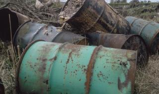 Фирма изхвърли 14 тона токсични отпадъци край Гара Яна