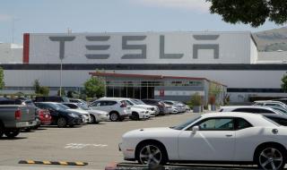 Илон Мъск възобнови производството в завода на Tesla въпреки забраната на властите