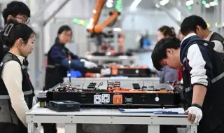 VW излиза с едни гърди напред: Ето я първата в света твърдотелна батерия с рекорден енергиен капацитет