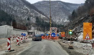 Глобяват строителите на магистрала „Европа“ заради лошата организация на движението