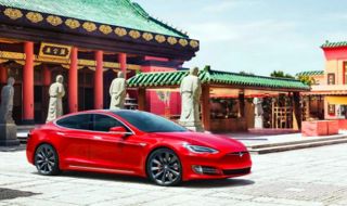 Защо бе забранено влизането на електромобили Tesla в китайски курорт