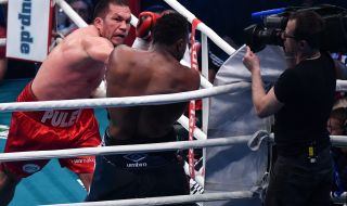 Невиждан скандал с ръкавиците едва не лиши „Кобрата“ от триумфално завръщане в бокса