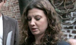 Бенатова: Ваши ли са парите в шкафчето от снимките, г-н Борисов?