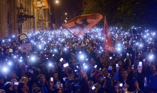 Унгария на протест срещу въвеждането на данък за ползване на Интернет