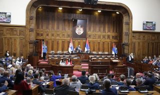 Смяната на властта в Белград тече с пълна сила