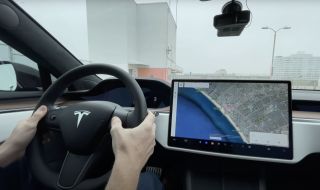 Собственик на Tesla замени нетрадиционния волан на Plaid с нормален (ВИДЕО)