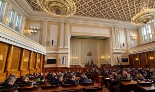 Изслушват 17 министри в парламента днес