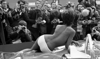 Вижте мадамите на автосалоните през 50-те