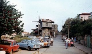 Снимка на вятърната мелница в Созопол от 83-та разчувства мрежата
