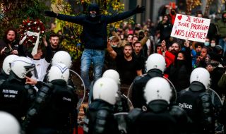 Сблъсъци между противници на локдауна и полицията в Брюксел
