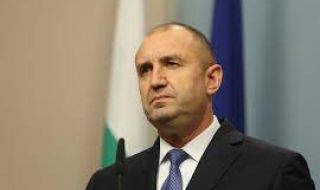 Президентът разпуска НС и назначава служебен кабинет