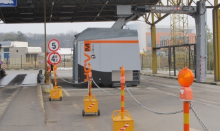 23-ма сирийци заловени между алуминиеви профили