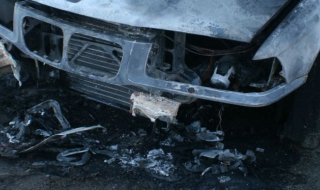 Горяха две коли в Бургас