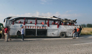 Обвиниха още двама за автобуса убиец на “Тракия”