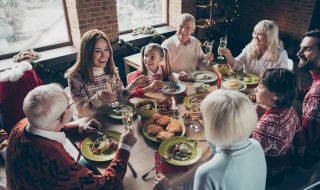 СЗО препоръчва да няма големи семейни тържества по Коледа