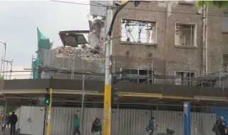 Столична община спря безумно разрушаване на сграда, застрашаващо живота на преминаващите наблизо