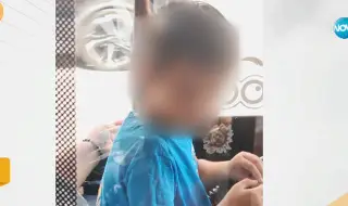 Жена шофира тролей в София с малко дете в скута си (ВИДЕО)