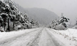 Сняг през май на Балканите
