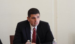 Ивайло Мирчев: Румен Радев все по-уверено марширува по ръба на българската конституция