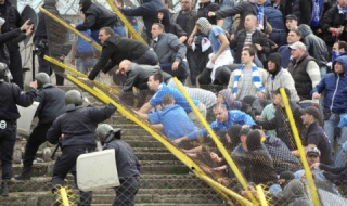 Насилие и бой между фенове в Гьотеборг