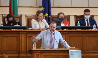Борислав Сандов: Проектът на Василев и Петков трябва да ползва регистрирани партии | ФАКТИ.БГ Борислав Сандов: Проектът на Василев и Петков трябва да ползва регистрирани партии