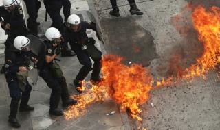 Гърция пламна! Напрежението ескалира