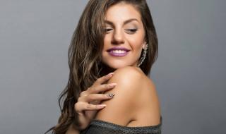 Михаела Филева подарява пиано за рождения си ден