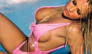 Памела Андерсън пусна секси СНИМКИ