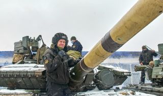Украйна ще увеличи със 100 000 души числеността на въоръжените си сили