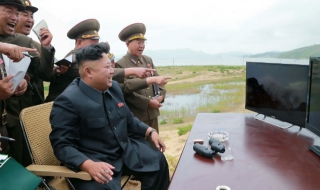 Ким Чен-ун лично ръководи ракетни стрелби