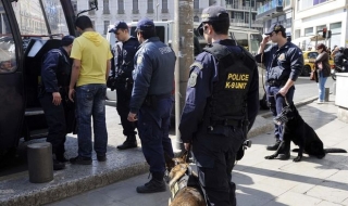 Трима тежко ранени при стрелба в Атина