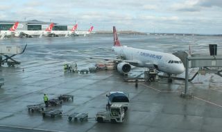 За часове авиокомпания превози 12 000 доброволци в района на земетресението в Турция