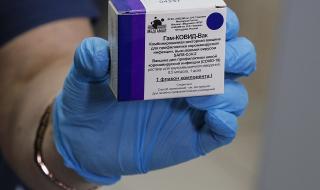 Журналистите - сред първите получатели на коронавирусна ваксина в Русия