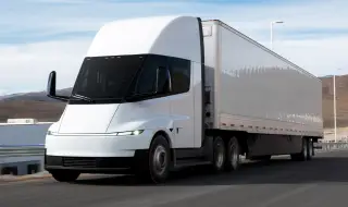 Първа катастрофа с електрическия камион на Tesla завърши с двама убити