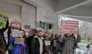 Протестиращи поискаха оставката на пловдивския кмет Здравко Димитров