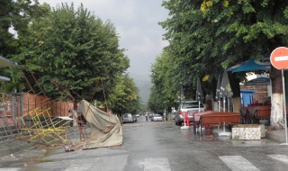 Валежите продължават