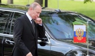 Путин се размина с глобата за шофиране без номера